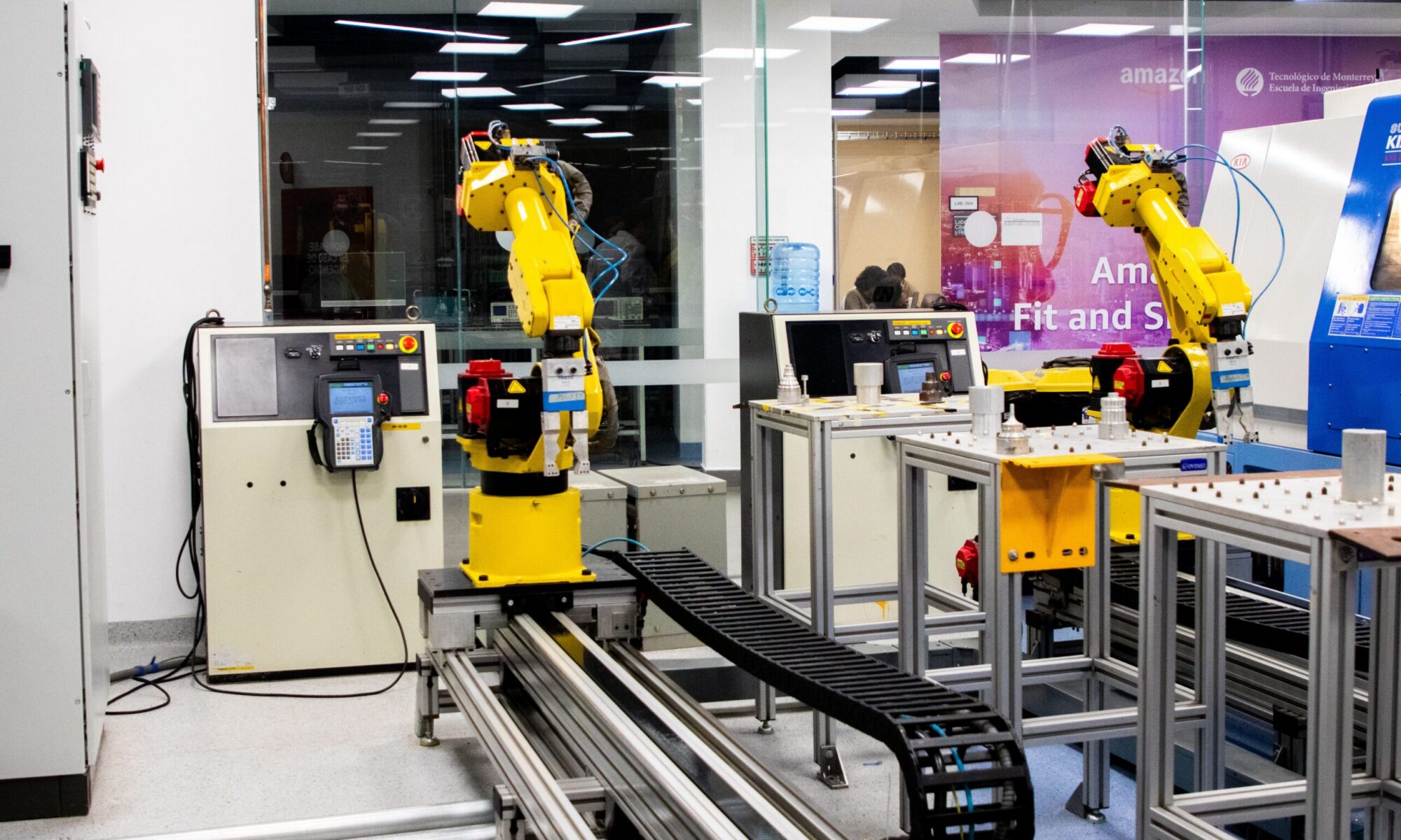 Robotcel voor CNC be- en ontlading